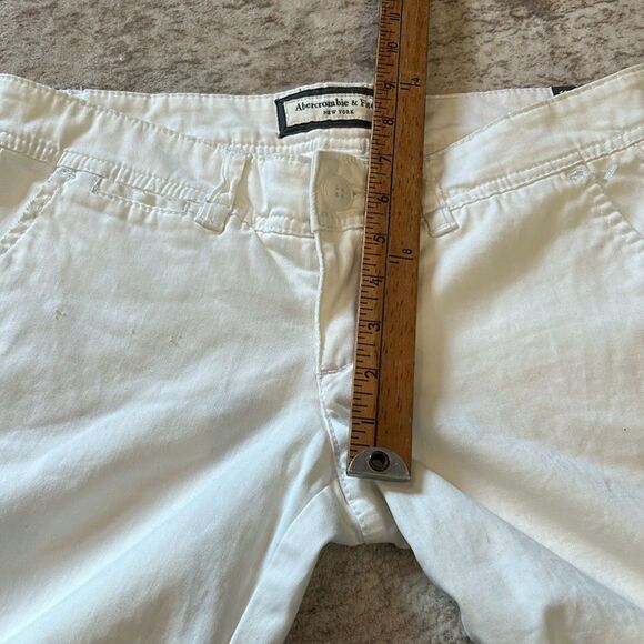 Abercrombie and Fitch new white Bermuda 0 - Picture 6 of 8